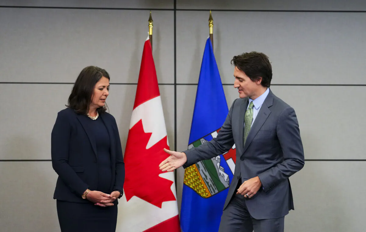 Prime Minister Justin Trudeau meets with Alberta Premier Danielle Smith as Canada's premiers meet in Ottawa on Feb. 7, 2023. (The Canadian Press/Sean Kilpatrick)