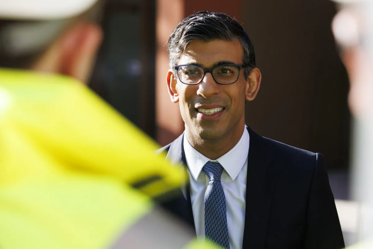 Prime Minister Rishi Sunak is given a tour of the District Energy Centre in King's Cross, London, on Feb. 7, 2023. (Jamie Lorriman/Daily Telegraph/PA Media)