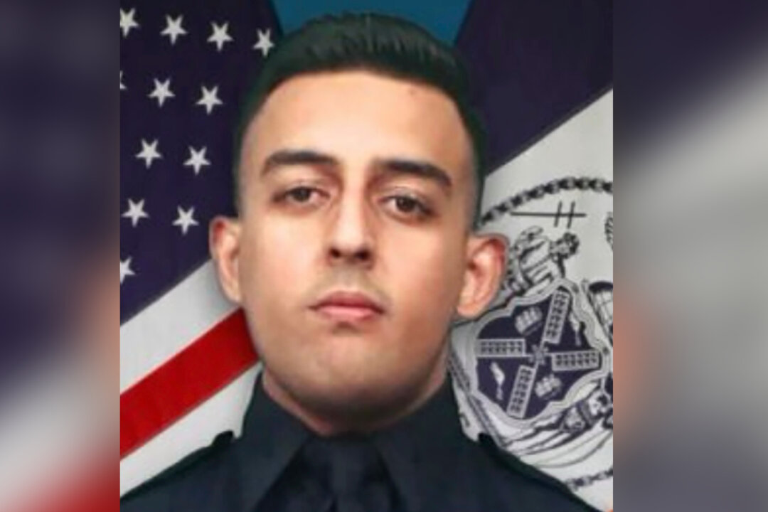 Off-Duty New York City Police Officer Shot in Robbery Dies | The Epoch ...