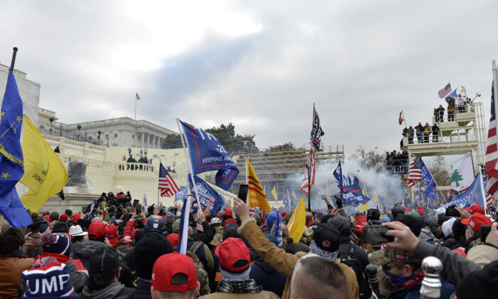 Police fire munitions into a crowd on the west side of the U.S. Capitol on Jan. 6, 2021. (JOSEPH PREZIOSO/AFP via Getty Images)