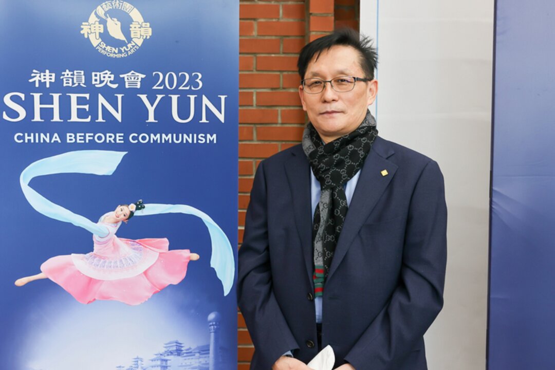 Mr. Kim Seong-hun, the chairman of the Gimhae Branch of the Korean Federation of Arts and Culture Organizations, attends Shen Yun Performing Arts at the Gumi Arts Center–Grand Hall in Gumi, South Korea, on Feb. 8, 2023. (Kim Guk-hwan/The Epoch Times)