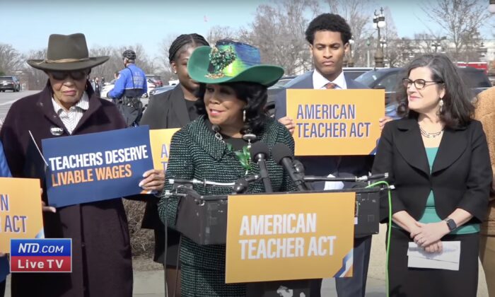 House Democrats Reintroduce Teacher’s Salary Bill | EpochTV