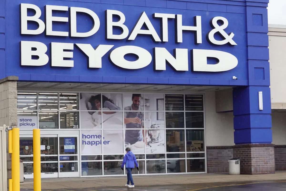 Customers shop at a Bed Bath & Beyond store in Forest Park, Illinois on January 05, 2023. (Scott Olson/Getty Images)
