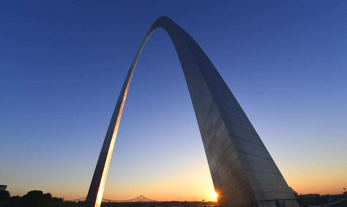 NextImg:Gateway to the West: Eero Saarinen and the Jefferson National Expansion Memorial