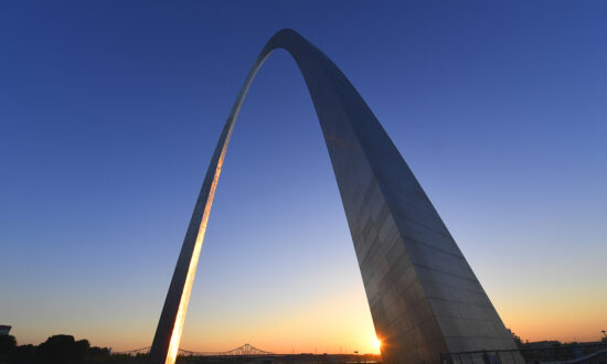 Architecture: Gateway to the West: Eero Saarinen and the Jefferson National Expansion Memorial