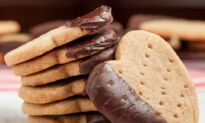 Scottish Shortbread Cookies with Chocolate