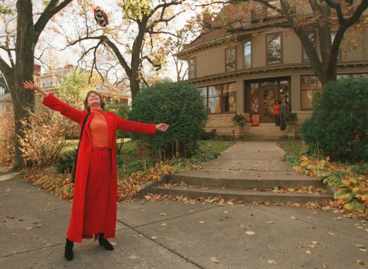 This photo, taken in 1996, shows Mary Tyler Moore tossing her hat up as she revisits the Minneapolis Kenwood neighborhood house that was her television "home" for the television show "The Mary Tyler Moore Show." (Cheryl A. Meyer/Minneapolis Star Tribune/TNS)