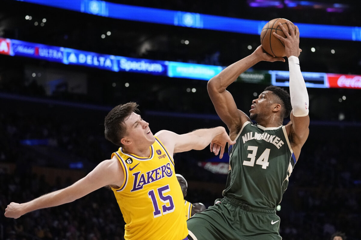 NextImg:Bucks Win 9Th Straight, Hold Off Lebron-Less Lakers 115–106