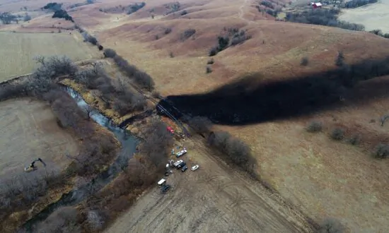 Firm: Faulty Weld, Pressure on Pipe Led to Kansas Oil Spill