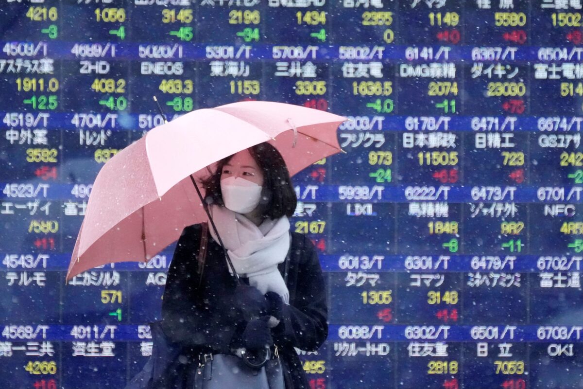 NextImg:Global Shares Fall, Eyes on Inflation, Earnings, Growth