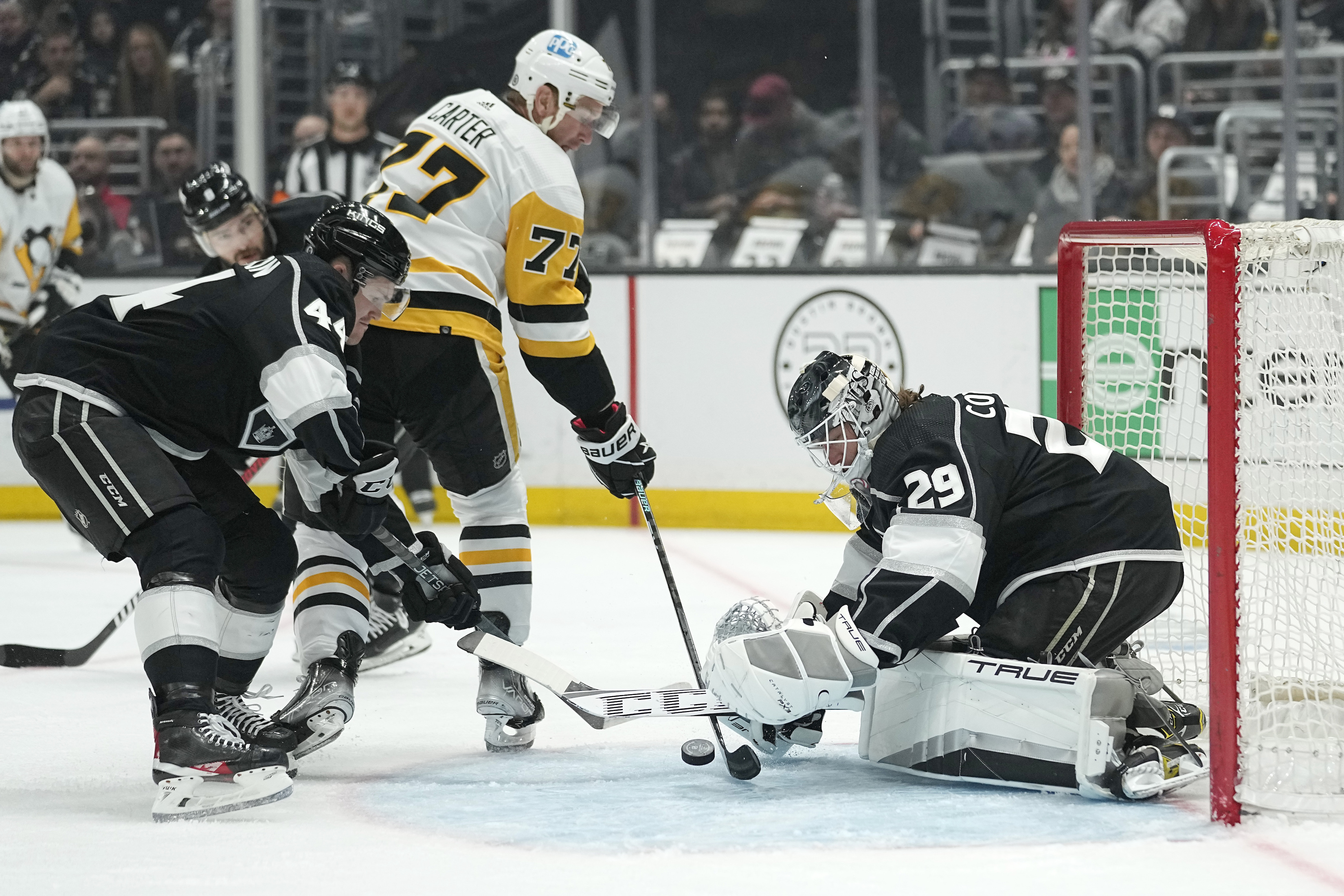 Dustin Brown has No. 23 retired and statue unveiled by Kings - Los