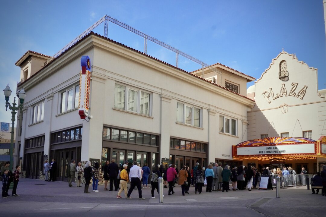 Shen Yun Performing Arts' audience members arriving at The Plaza Theatre, in Texas, on Feb. 11, 2023. (The Epoch Times)