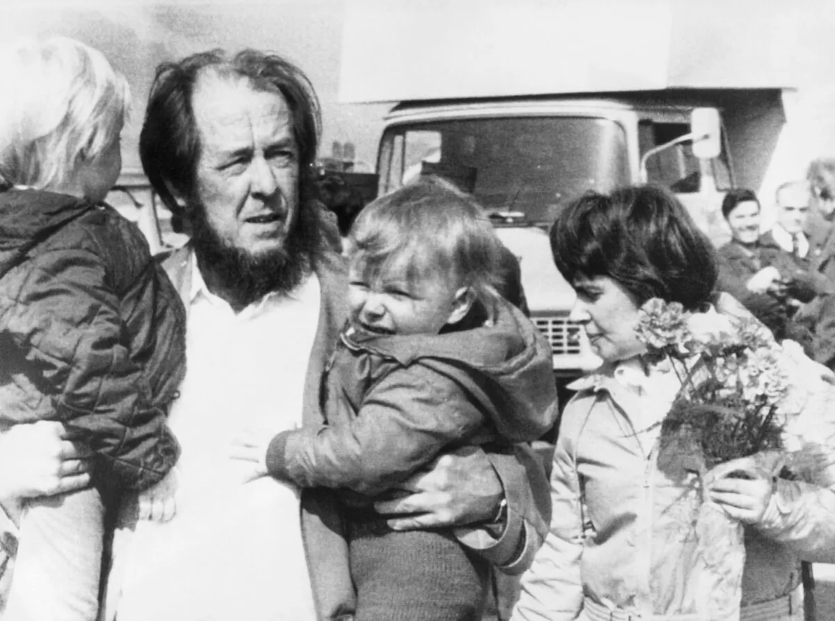 Aleksandr
Solzhenitsyn with
his family at the
Zurich airport, in
March 1974. Ignat is
in his left arm. (Courtesy of Ignat Solzhenitsyn)