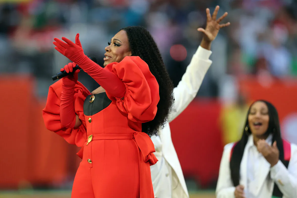 Sheryl Lee Ralph performs Lift Every Voice and Sing prior to Super Bowl LVII at State Farm Stadium in Glendale, Ariz., on Feb. 12, 2023. (Gregory Shamus/Getty Images)
