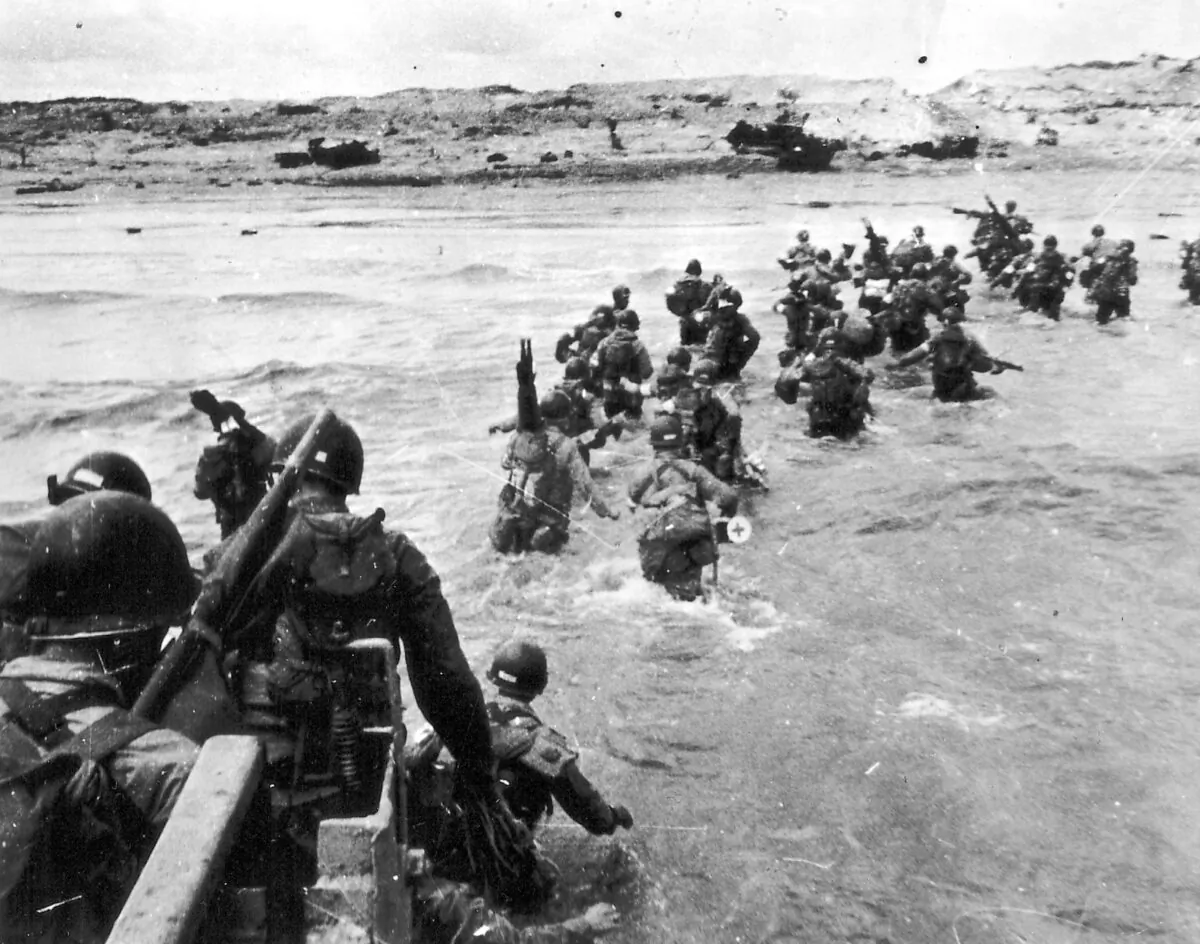 The
Code Talkers of the
4th Signal Company
were among the
soldiers who landed
at Utah Beach in
Normandy, France,
on D-Day, June 6,
1944. (Public domain)