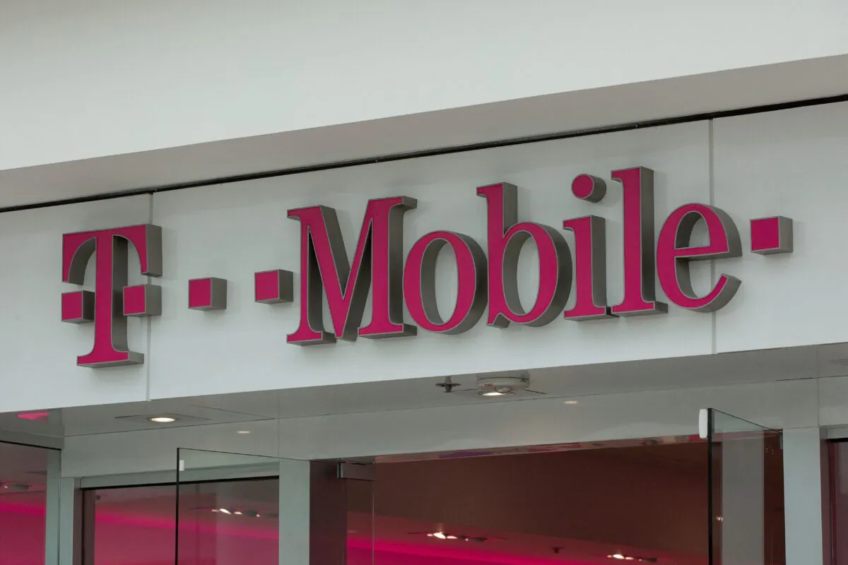 The T-Mobile logo outside a shop in Washington on July 26, 2019. (Alastair Pike/AFP via Getty Images)