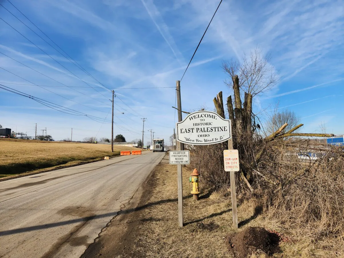 Traffic is restricted in the clean-up area of the train derailment site in East Palestine, Ohio. (Jeff Louderback/The Epoch Times)