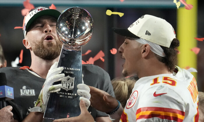 Chiefs’ Travis Kelce Tops Big Brother on Super Bowl Stage | The Epoch Times