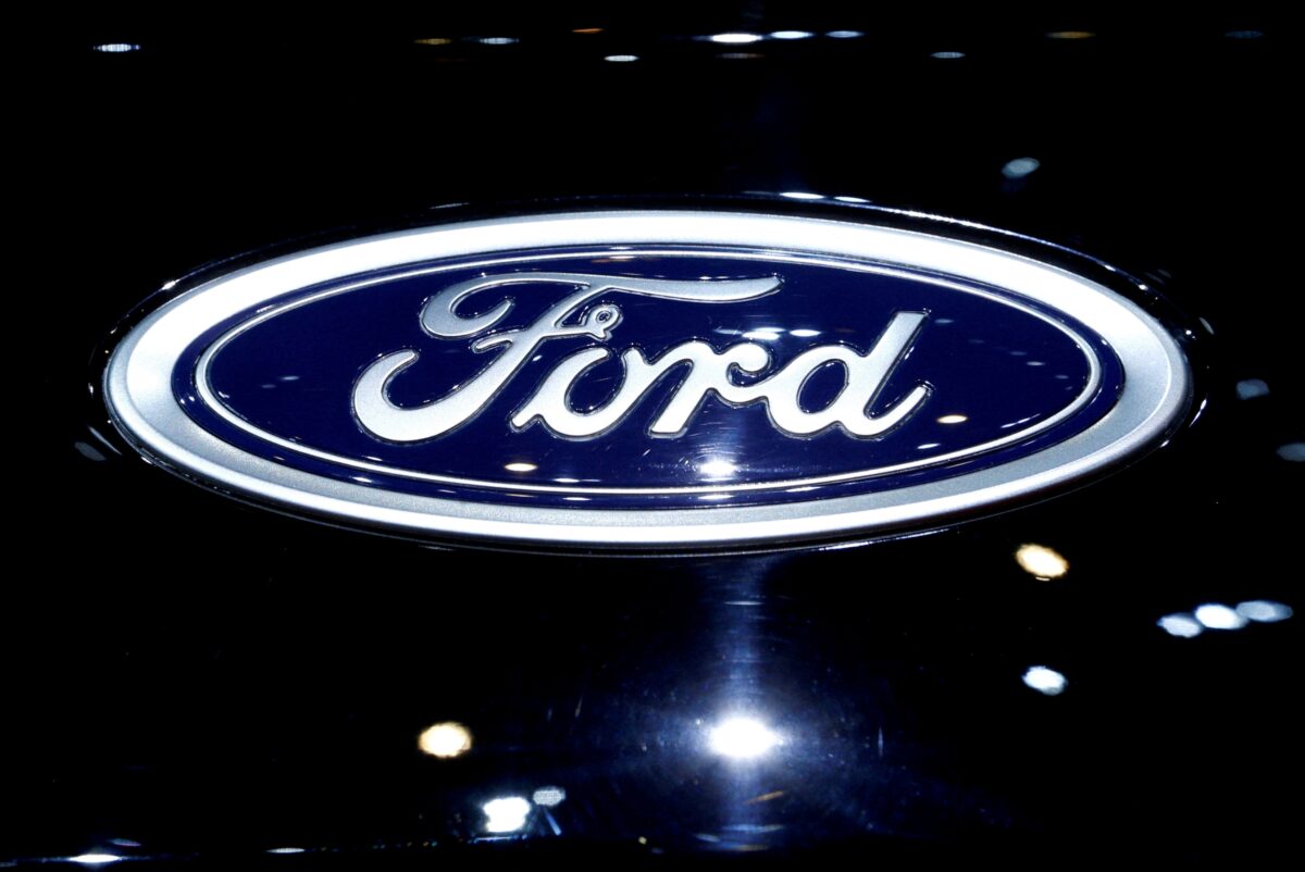 NextImg:Ford to Cut 1 in 9 Jobs in Europe in Electric Revamp