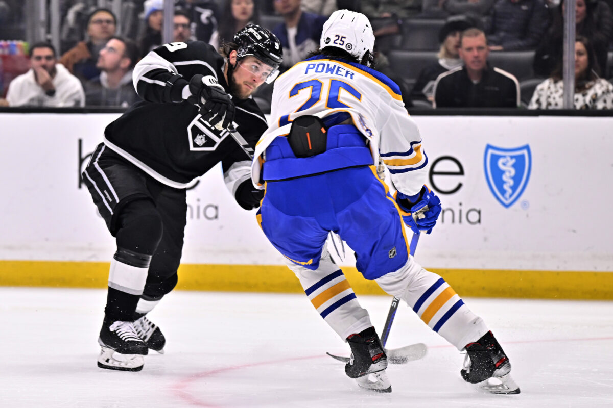 NextImg:Kempe Scores for 3Rd Straight Game, Kings Beat Sabres 5–2