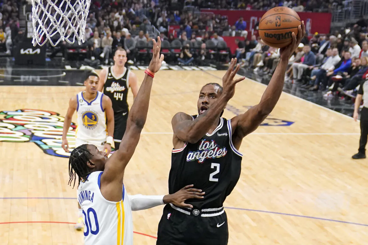 Los Angeles Clippers forward Kawhi Leonard, right, shoots as Golden State Warriors forward Jonathan Kuminga defends during the first half of an NBA basketball game in Los Angeles on Feb. 14, 2023. (Mark J. Terrill/AP Photo)