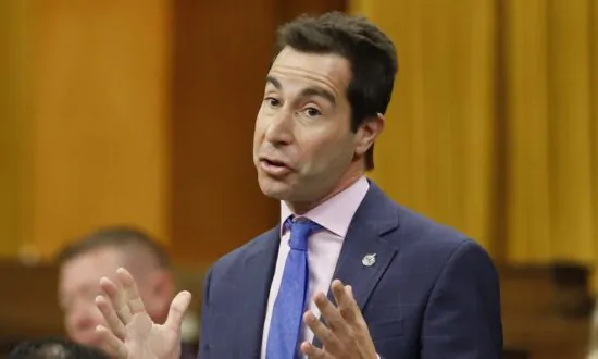 Liberals Want MPs to Sign Non-Disclosure Agreements to View Vaccine Contracts