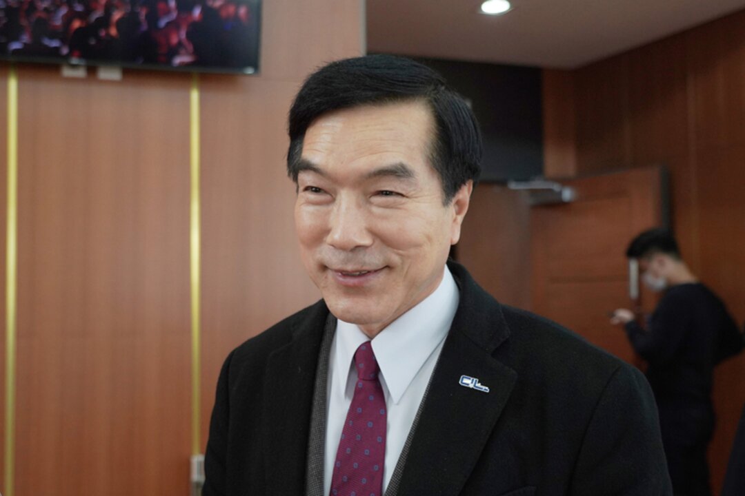 Mr. Bang Jang-kyu, the sales director of CIL Multimodal Transport Group, attends Shen Yun Performing Arts at the National Theater of Korea in Seoul, South Korea, on Feb. 15, 2023. (Kim Guk-hwan/The Epoch Times)