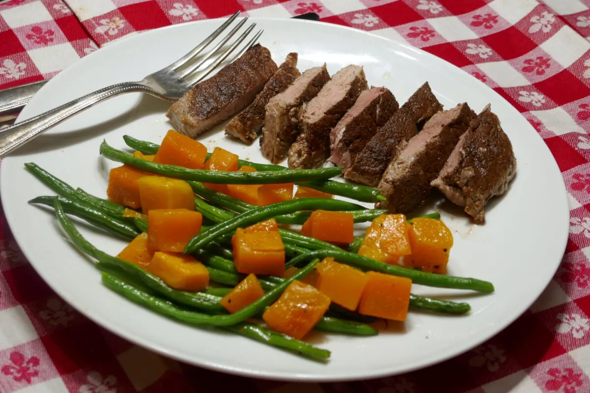 Sweet and Spicy Pork and Roasted Butternut Squash and Green Beans. (Linda Gassenheimer/TNS)