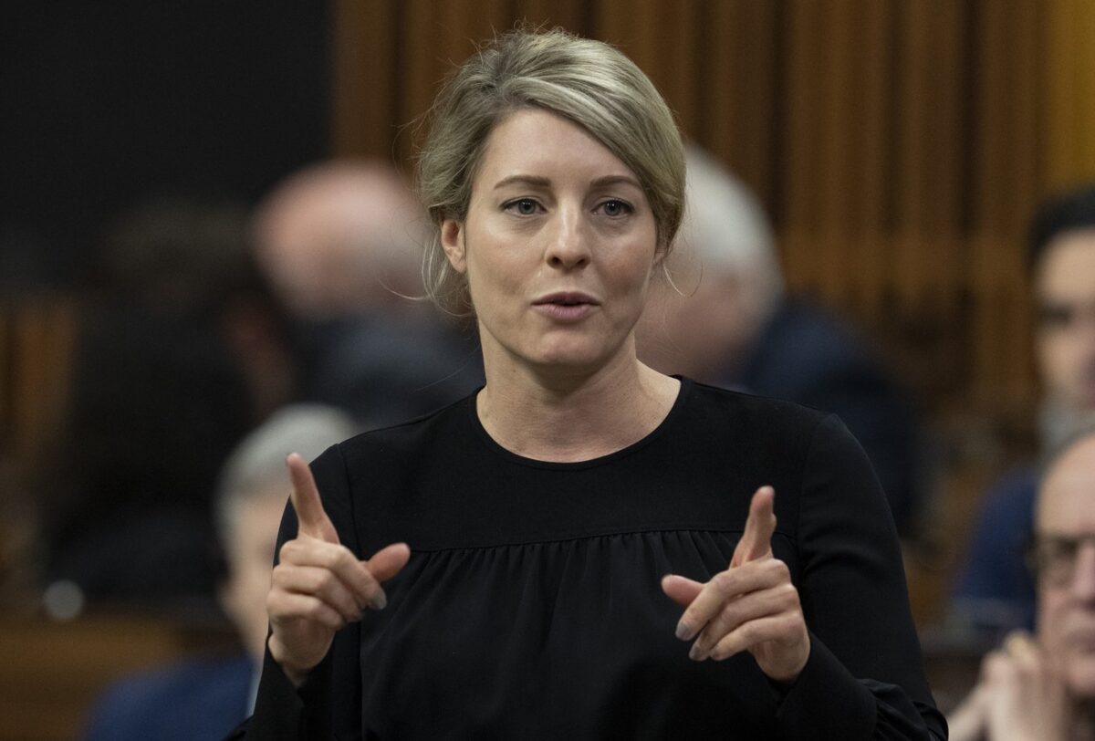 NextImg:Minister Joly Says She Discussed the Issue of Combatting Corruption in Ukraine With Zelenskyy