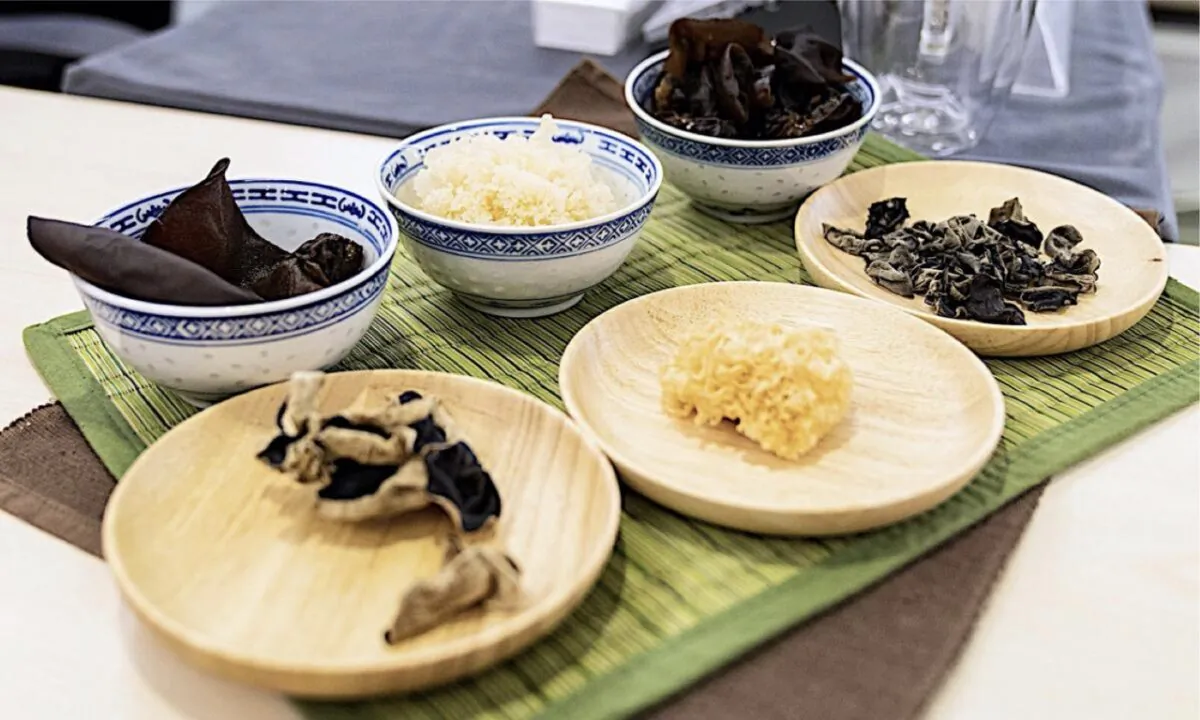 Common edible fungi, black fungus, white back fungus, and snow fungus in Hong Kong on Feb. 14, 2023. (Benson Lau/The Epoch Times)