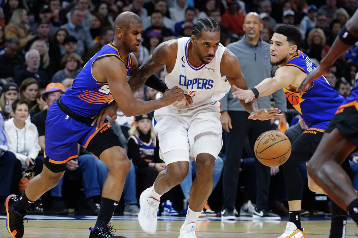 Phoenix Suns' Chris Paul, left, and Devin Booker, right, double-team Los Angeles Clippers' Kawhi Leonard during the first half of an NBA basketball game in Phoenix on Feb. 16, 2023. (Darryl Webb/AP Photo)