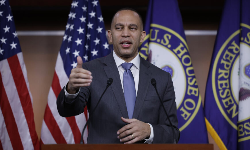 Jeffries Fires Back at McCarthy for Faulting House Democrat Leadership on Handling Antisemitism