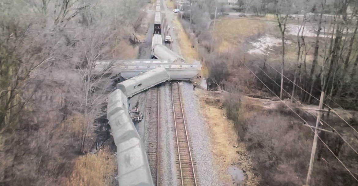 Train Derails Near Detroit Michigan With 1 Car Carrying