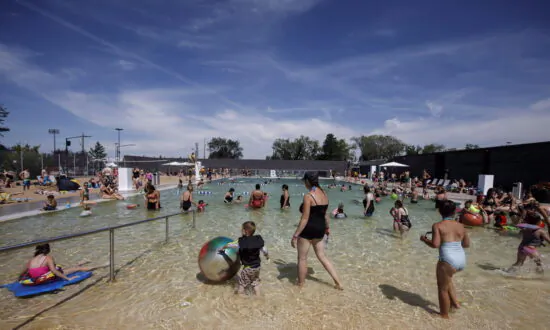 Adults and Minors Accompanied by Parents Can Swim Topless in Edmonton Public Pools