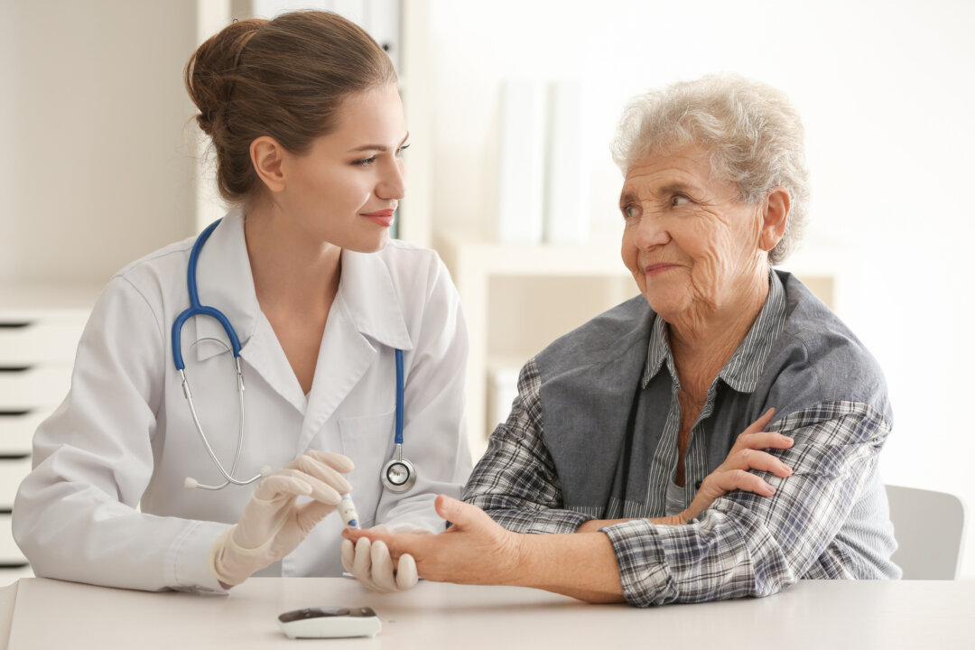 Doctor measuring blood sugar level of diabetic patient in clinic. (Shutterstock)