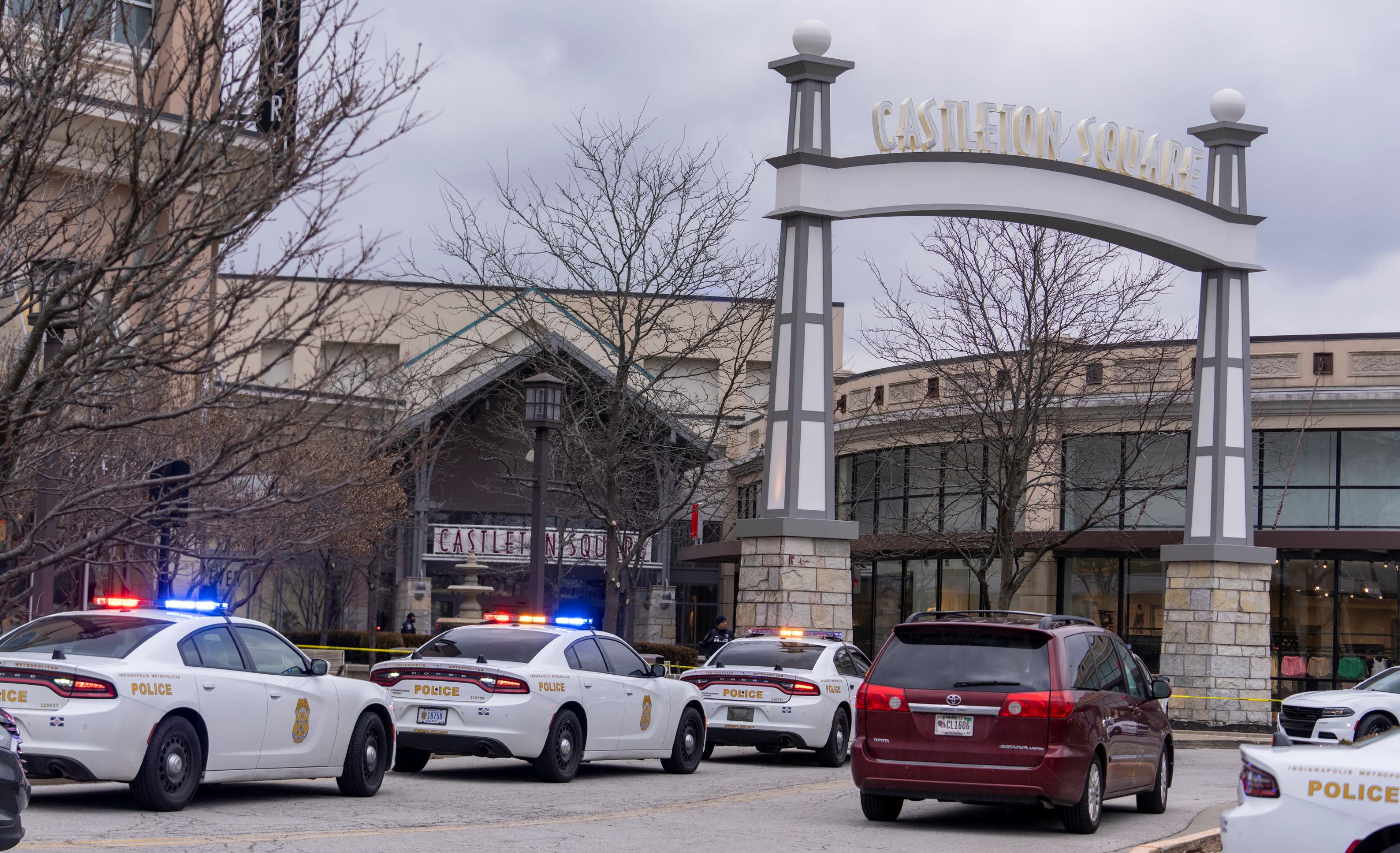 18-year-old in custody for shooting at Castleton Square Mall Friday