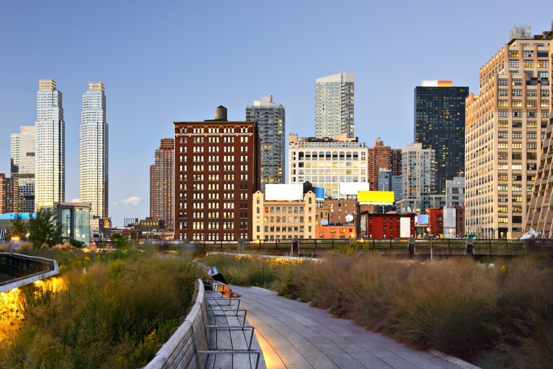 The High Line in New York City stretches from Hellâ€™s Kitchen/Hudson Yards at 34th street to the Meatpacking District at Gansevoort Street. (Dreamstime/TNS)