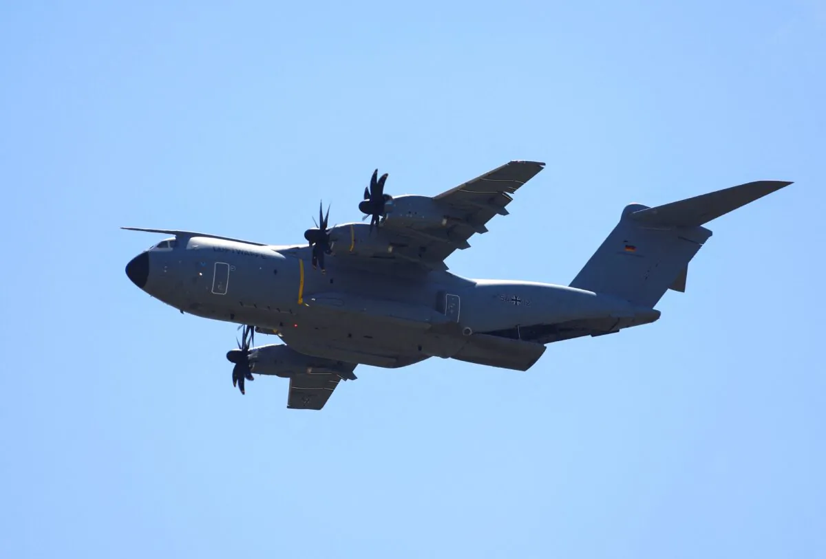 An Airbus A400M military transport aircraft of the German Air Force in the air during the ILA Berlin Air Show 2022, in Berlin, on June 22, 2022. (Fabrizio Bensch/Reuters)