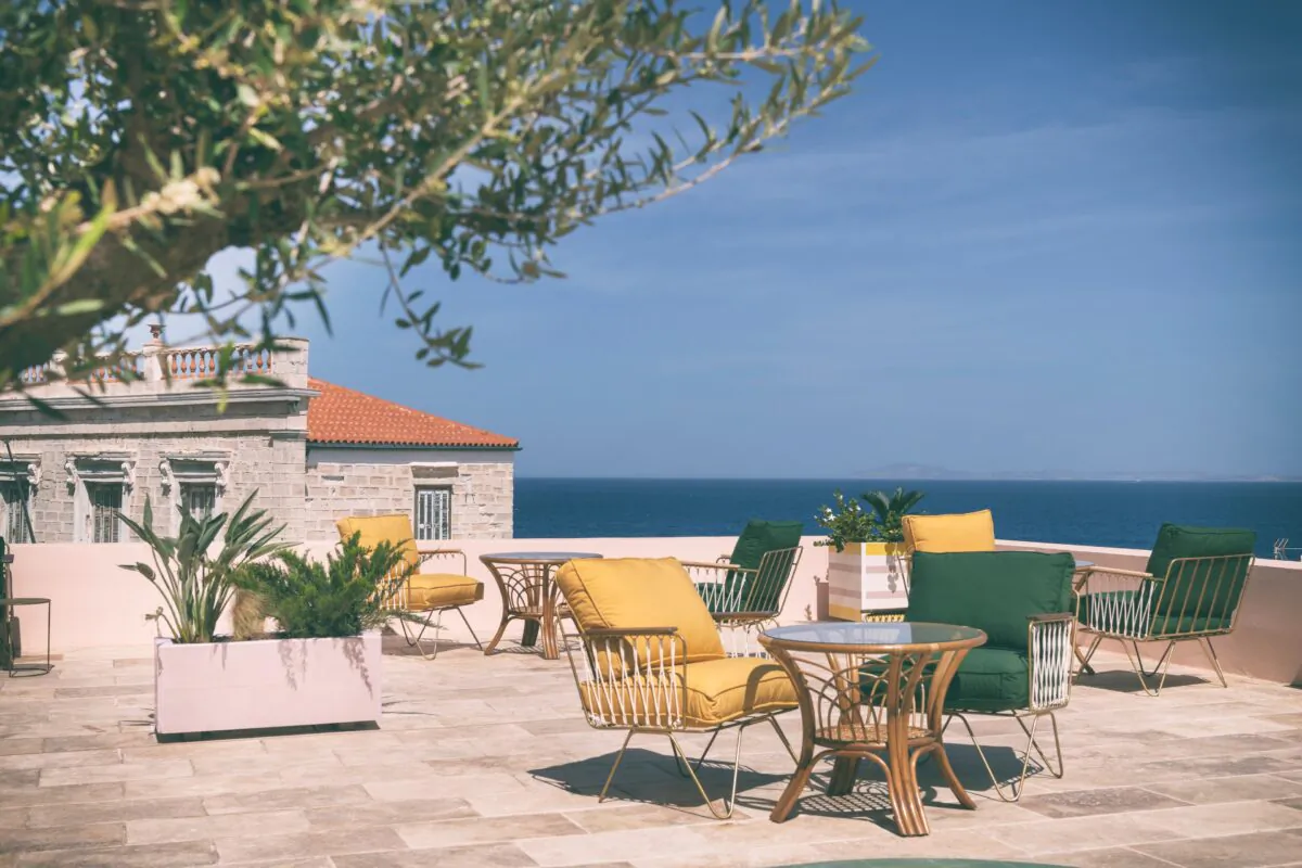 Al fresco dining can't be beat, especially with musical morsels on the menu. (Courtesy of Greece Sotheby’s International Realty)