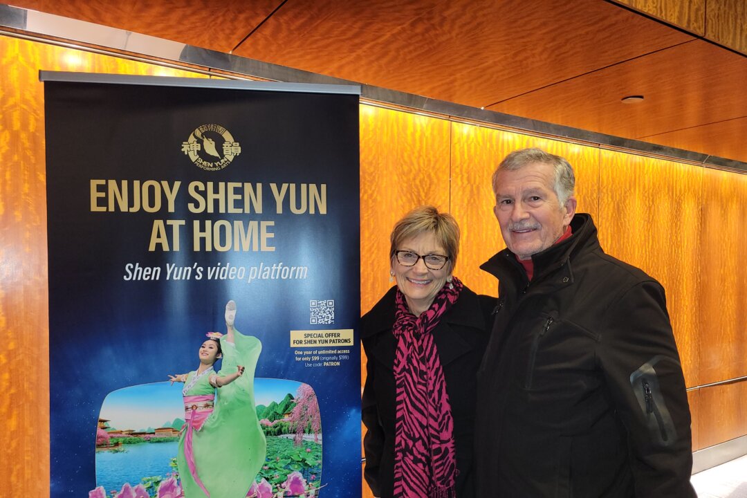 Retired art professor, Jean Fisher (L), with her husband, John Fisher (R), watched Shen Yun performing arts at the DeVos Performance Hall in Grand Rapids, Michigan on Feb. 21, 2023. (Charlie Lu/The Epoch Times)