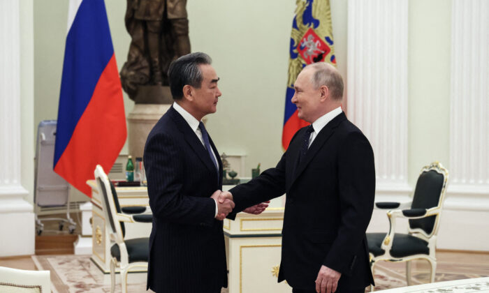 Amid Concerns of China-Russia Alliance, Top Beijing Diplomat Vows to Do This