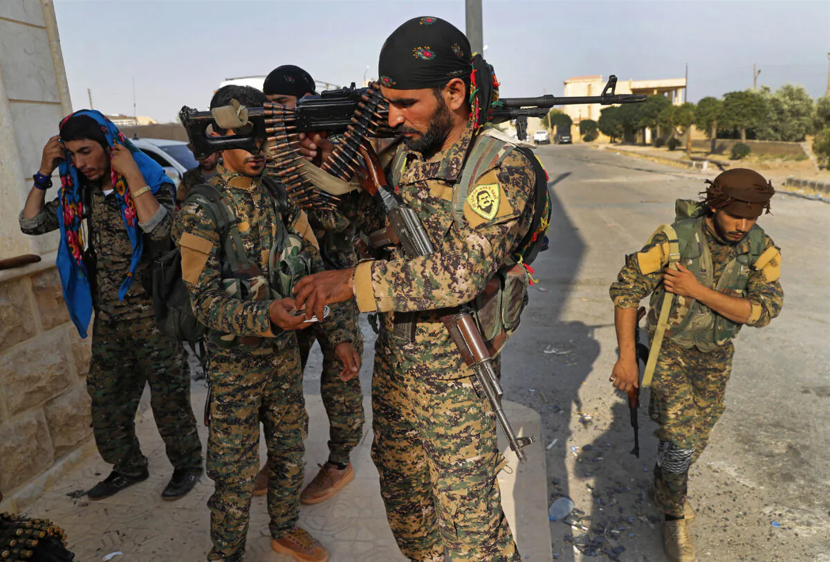U.S.-backed Syrian Democratic Forces (SDF) fighters prepare for battle against Islamic state group militants in Raqqa, northeast Syria, on June 22, 2017. (Hussein Malla/AP Photo)