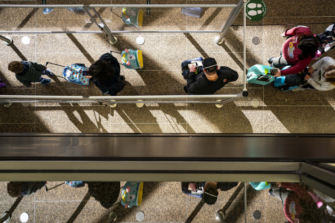 Travelers wait in line for security screening at Seattle-Tacoma International Airport on Nov. 29, 2020 in SeaTac, Washington. (David Ryder/Getty Images/TNS)