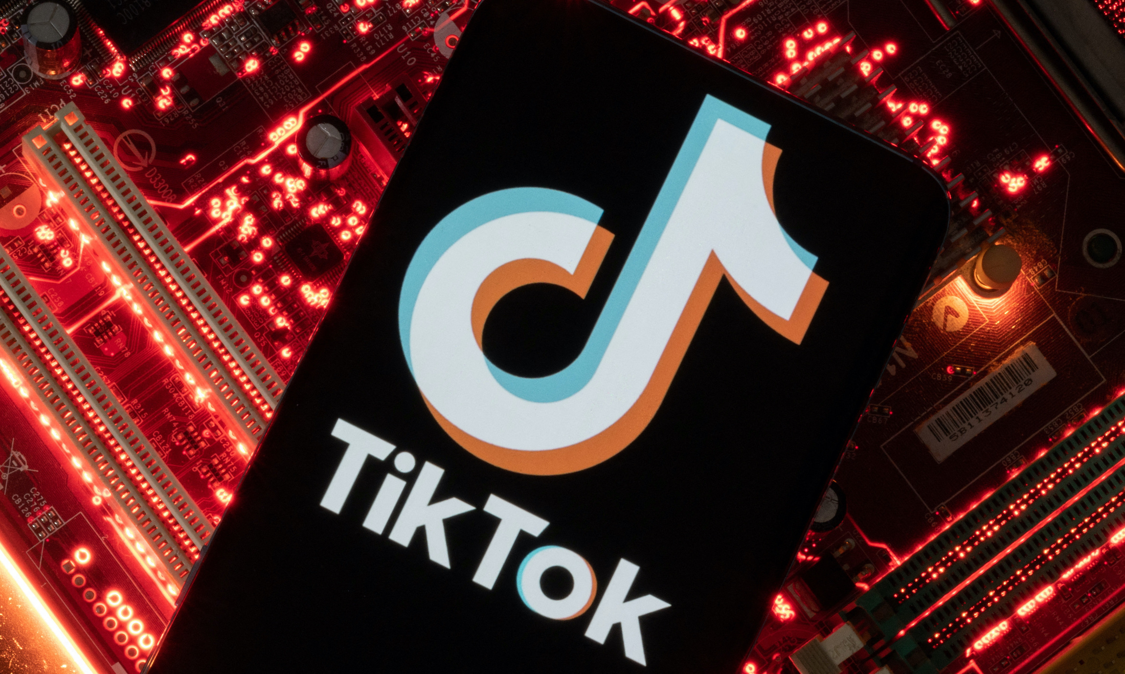 White House Orders TikTok Purge from Government Devices - Vimarsana News