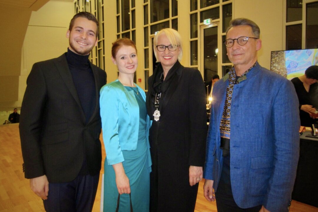 (L-R): Philip Kesmarki, Carina Hammerschmidt, Christine and Zoltan Kesmarki attended Shen Yun’s evening show at the Forum Am Schlosspark, on Feb. 23, 2023. (Hai Ying/The Epoch Times)