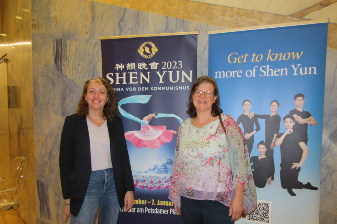 Dr. Marie Launay and Dirte Hahn at the Forum am Schlosspark in Baden-Württemberg, Germany on Feb. 22.(Haying/The Epoch Times)