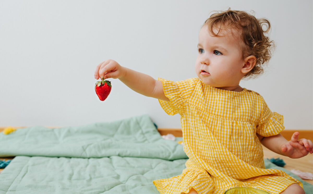 NextImg:Even Hungry Babies Are Willing to Share