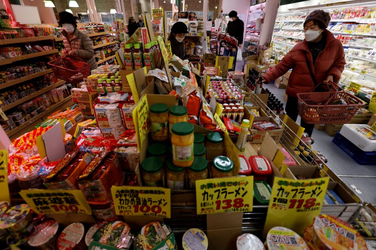 NextImg:Japan's Consumer Inflation Hits 41-year High, Keeps BOJ Under Pressure