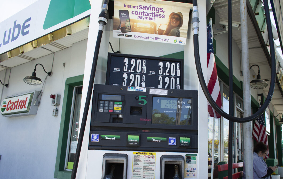 NextImg:Gas Prices Drop in NJ, Around Nation as Crude Prices Decline