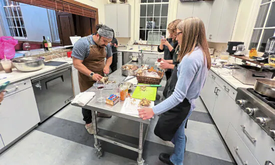‘Cook the World’: Sweetwater Chef Introduces Students to Multicultural Cuisines